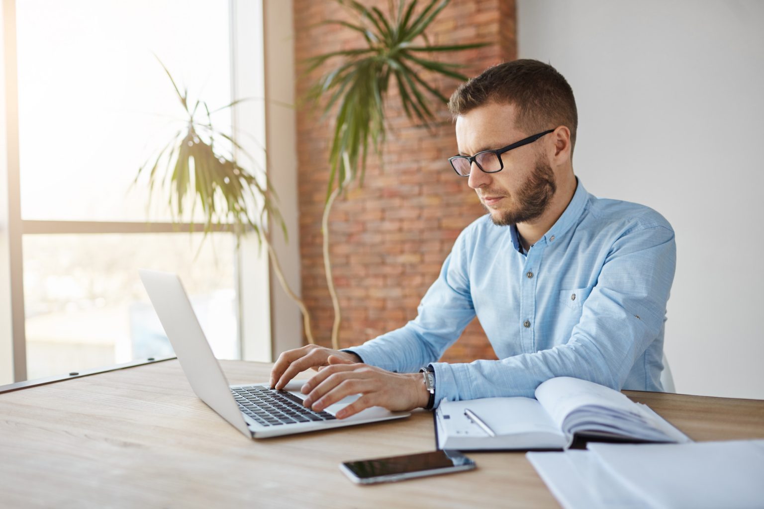 Diferencia de costos entre compra y alquiler de computadores